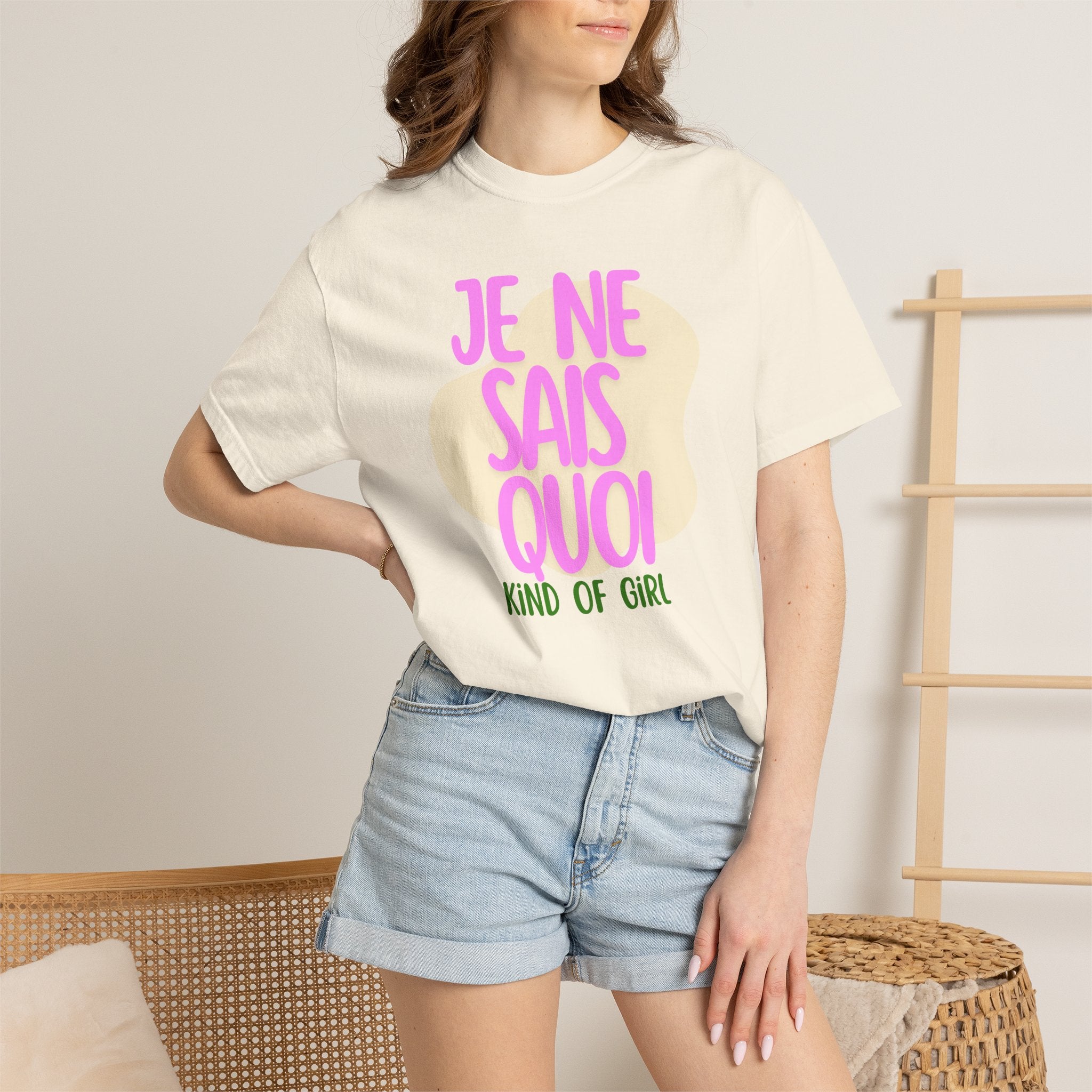 Je Ne Sais Quoi Kind of Girl tee